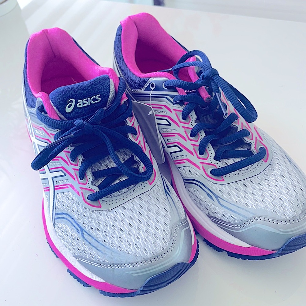 Brand New! Asics GT 2000